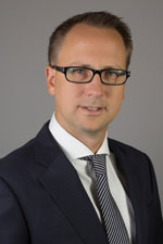 Mag. Stefan Maxian, Vizepräsident der ÖVFA, Head of Department Company Research, Raiffeisen Centrobank AG Mag. Stefan Maxian, Vizepräsident der ÖVFA, Head of Department Company Research, Raiffeisen Centrobank AG