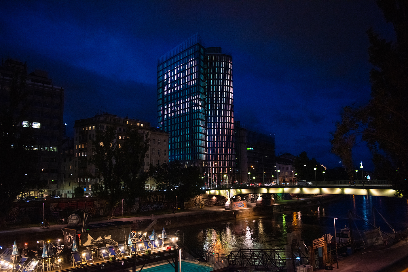 UNIQA Tower im Jubiläums-Look UNIQA Tower im Jubiläums-Look 250 Jahre Wiener Börse