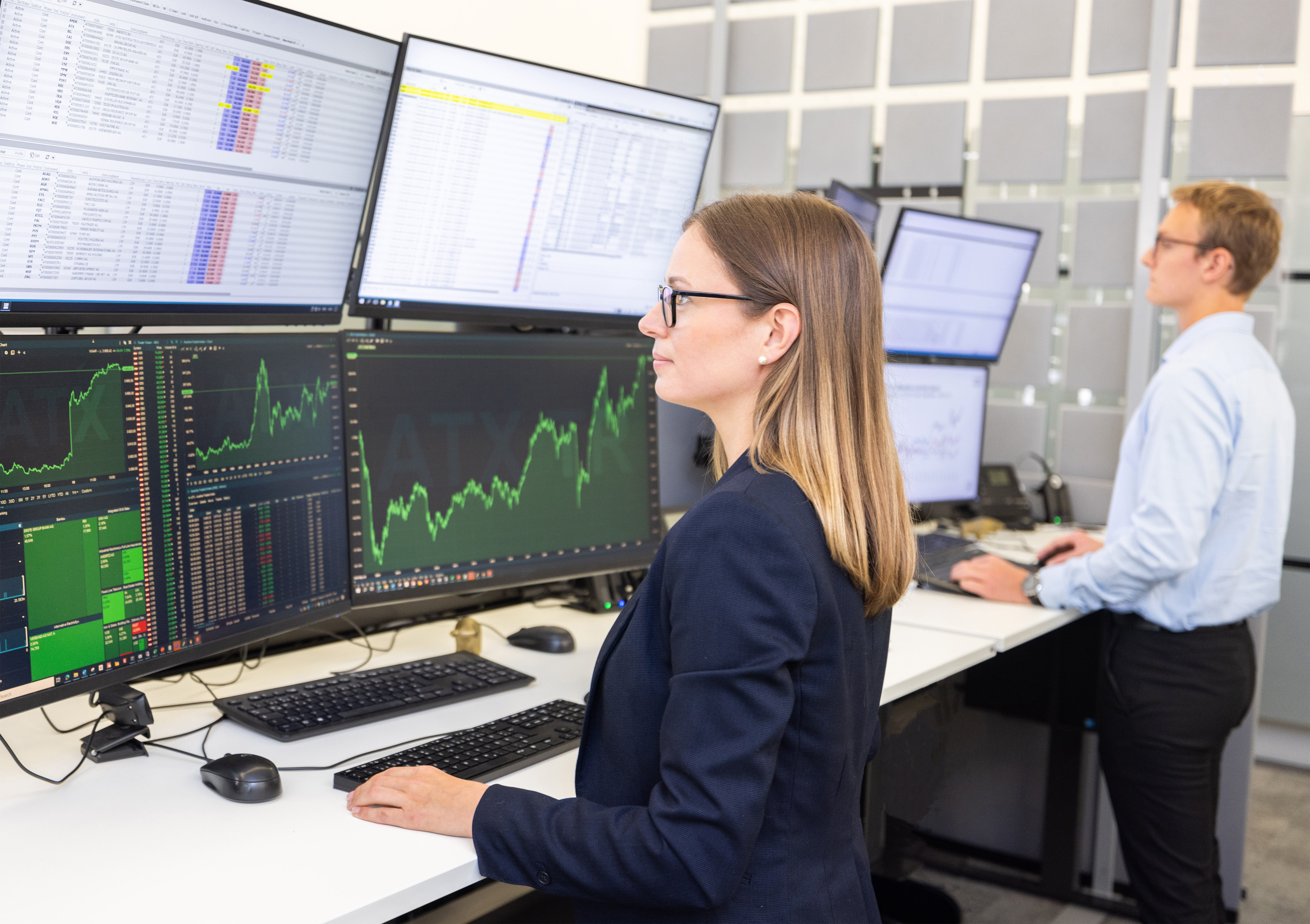 Handelsraum der Wiener Börse Handelsraum der Wiener Börse mit Bildschirmen, ATX und zwei Personen